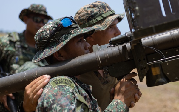 Balikatan 24: U.S. and Philippine Marines Train with Stingers