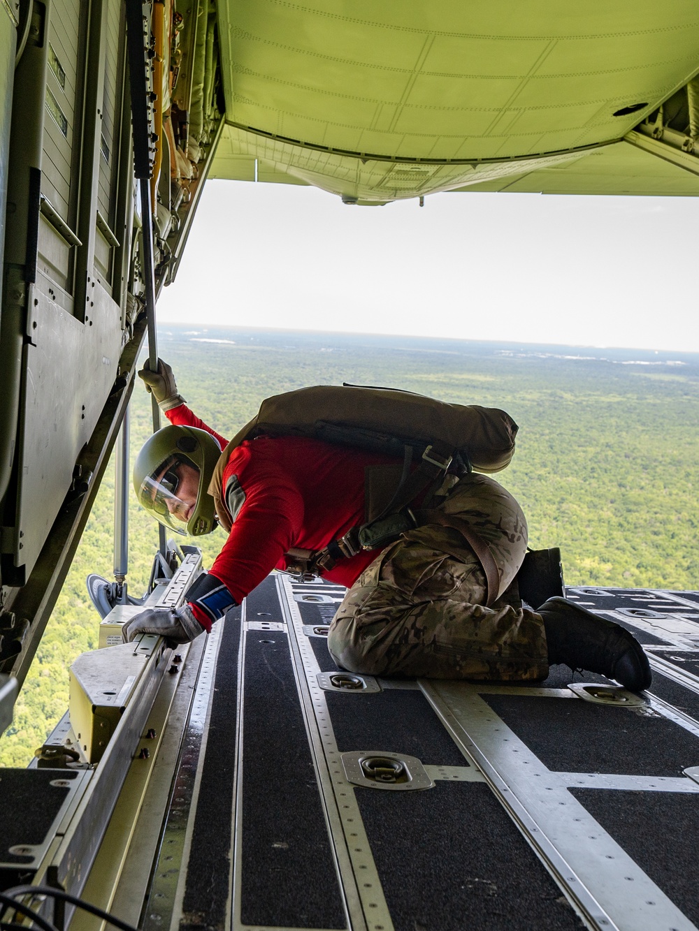 39th Rescue Squadron facilitates Special Warfare Airmen jump training