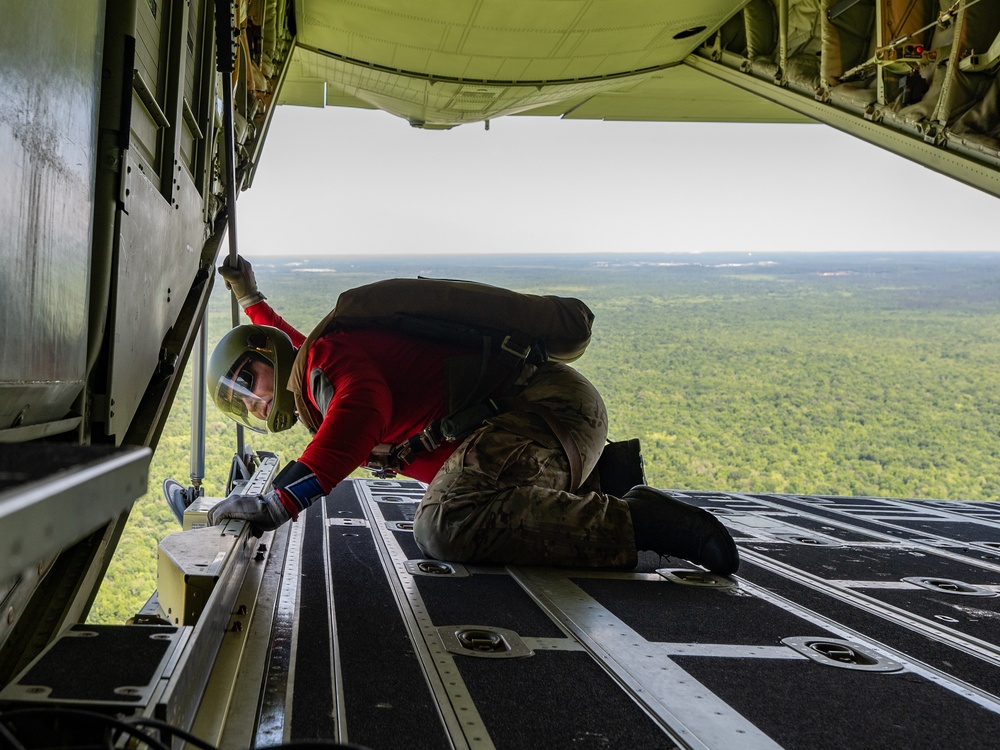 39th Rescue Squadron facilitates military free fall training