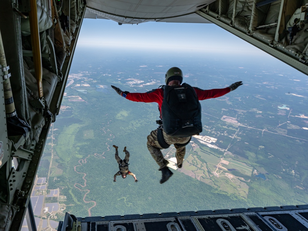 39th Rescue Squadron facilitates Special Warfare Airmen jump training