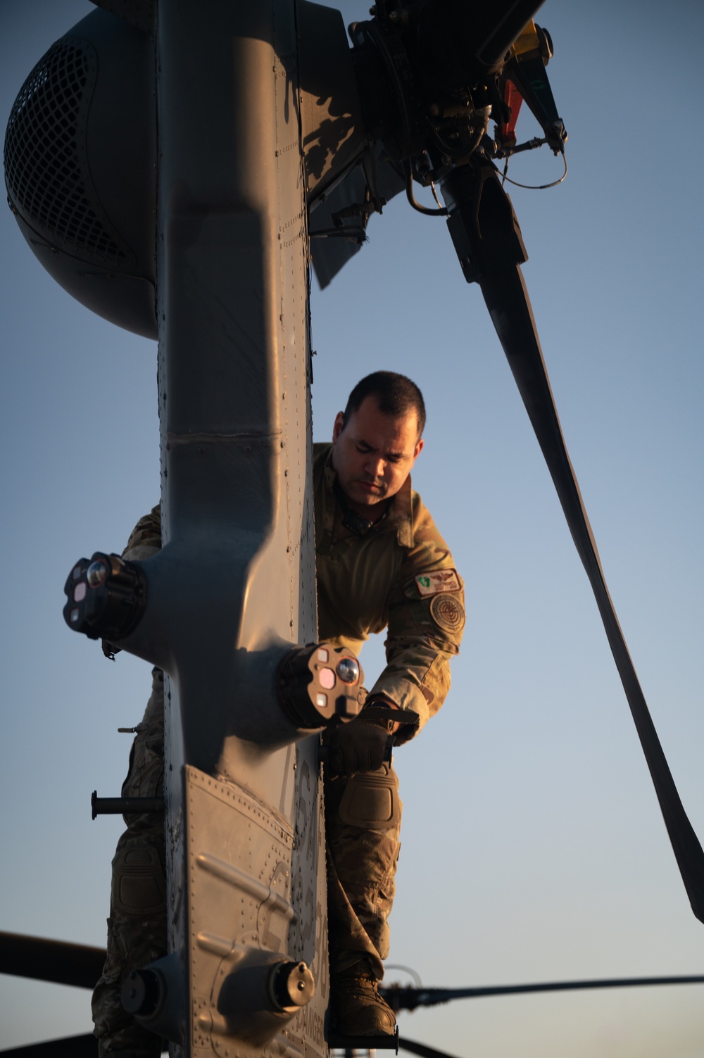 301st Rescue Squadron executes nighttime combat search and rescue training
