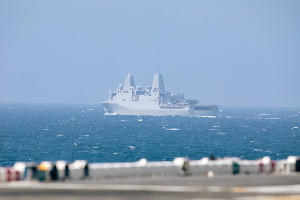 WSP ARG-24th MEU Conducts Simulated Strait Transit