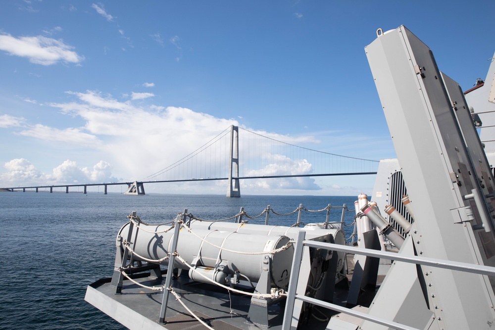 DVIDS - Images - USS Paul Ignatius (DDG 117) Passes Through the ...