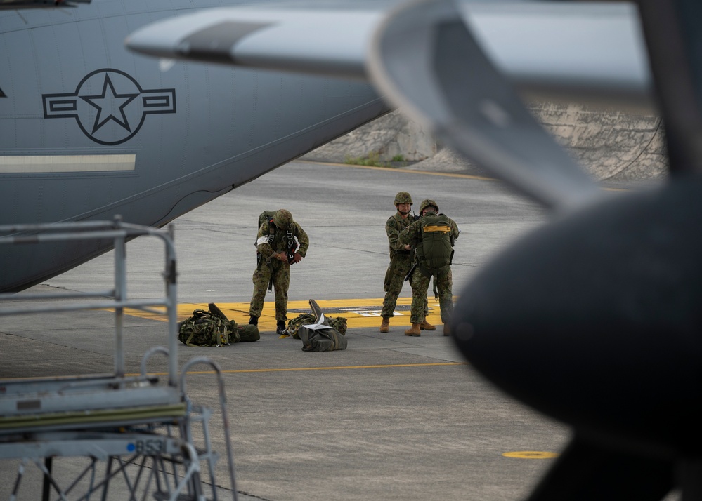 36th AS, JGSDF gear up for airdrop training