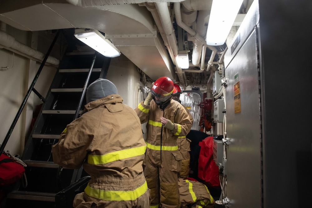 USS Paul Ignatius (DDG 117) Conducts Integrated Training Exercise