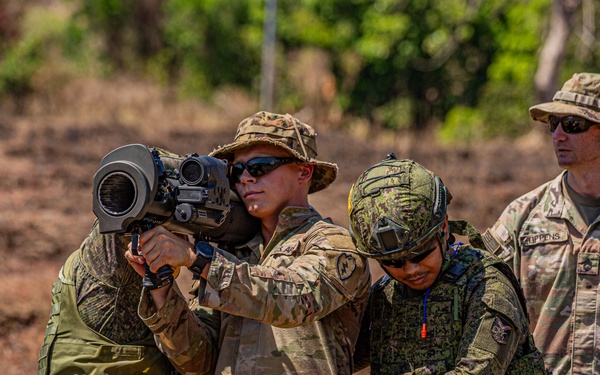 Balikatan 24: 2-27, Philippine Army 7th Infantry Division, Light Reaction Regiment, and the First Scout Ranger Regiment, and 1st Battalion, the Royal Australian Regiment conduct anti-tank weapons SMEE