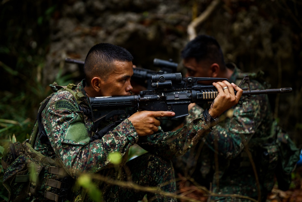 Balikatan 24: 3rd LCT conducts urban operations training with Philippine Marines