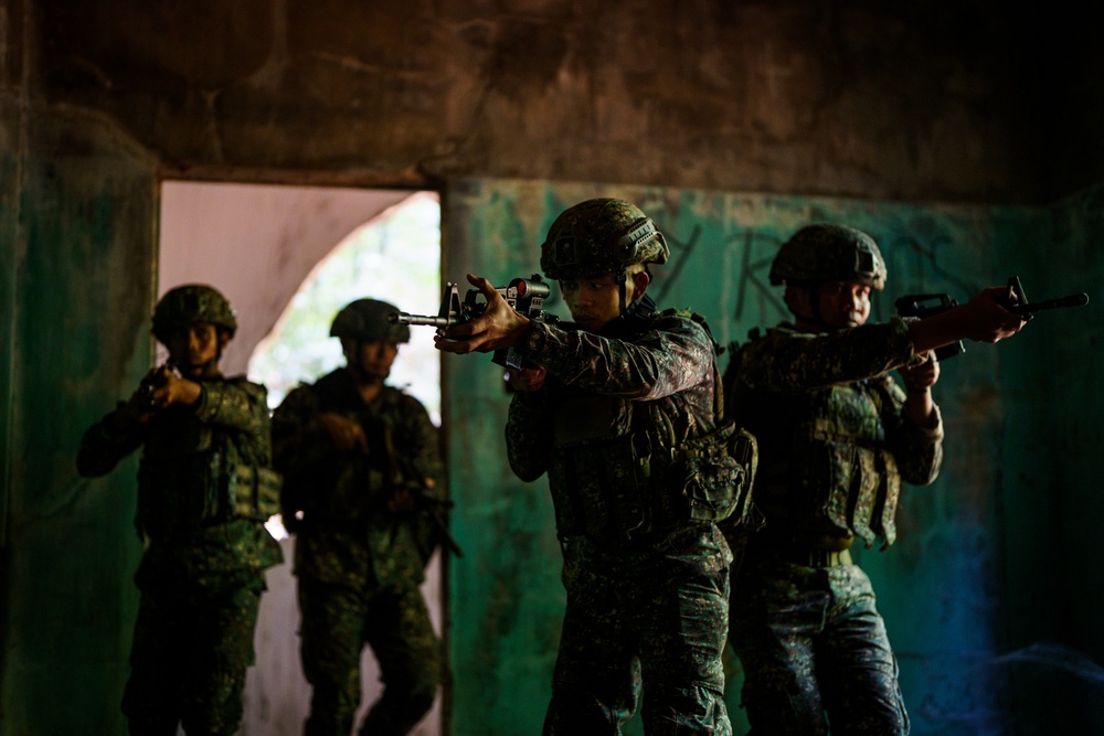 Balikatan 24: 3rd LCT conducts urban operations training with Philippine Marines