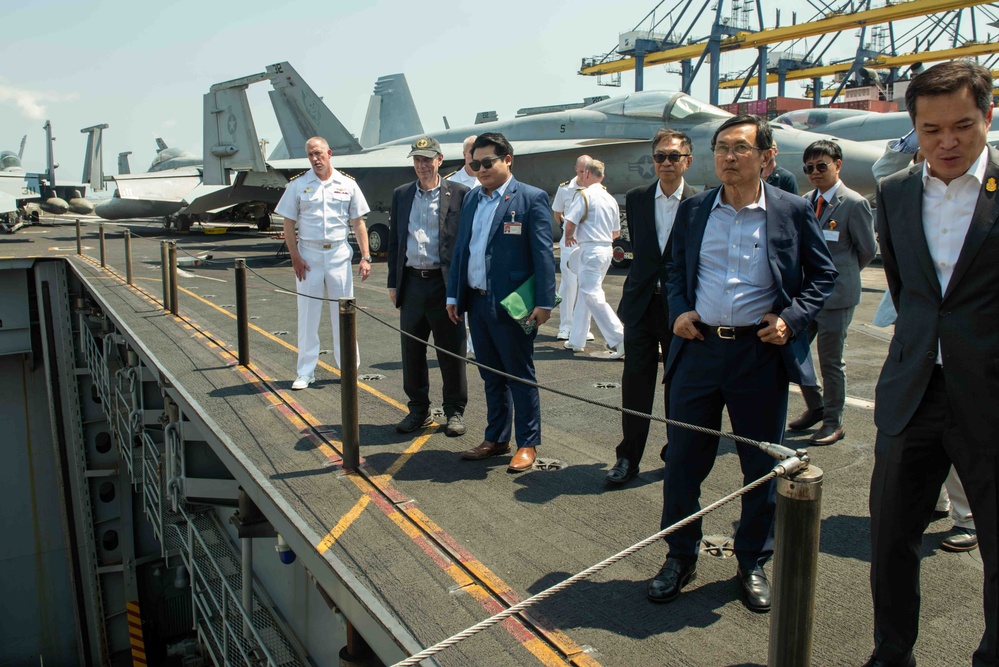 Thai Distinguished Visitors Tour Theodore Roosevelt