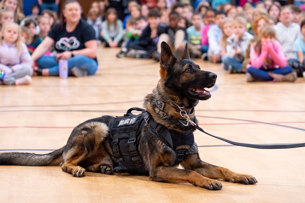 Malmstrom kennel performs demo for local elementary school