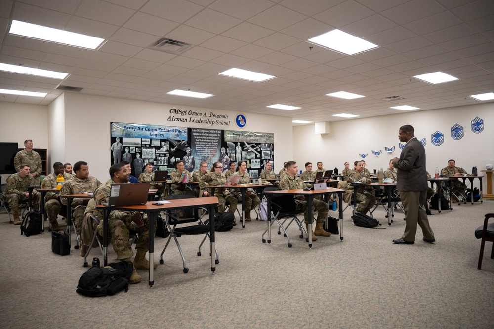 CMSAF 16 and CMSgt Easton visit Wright-Patt