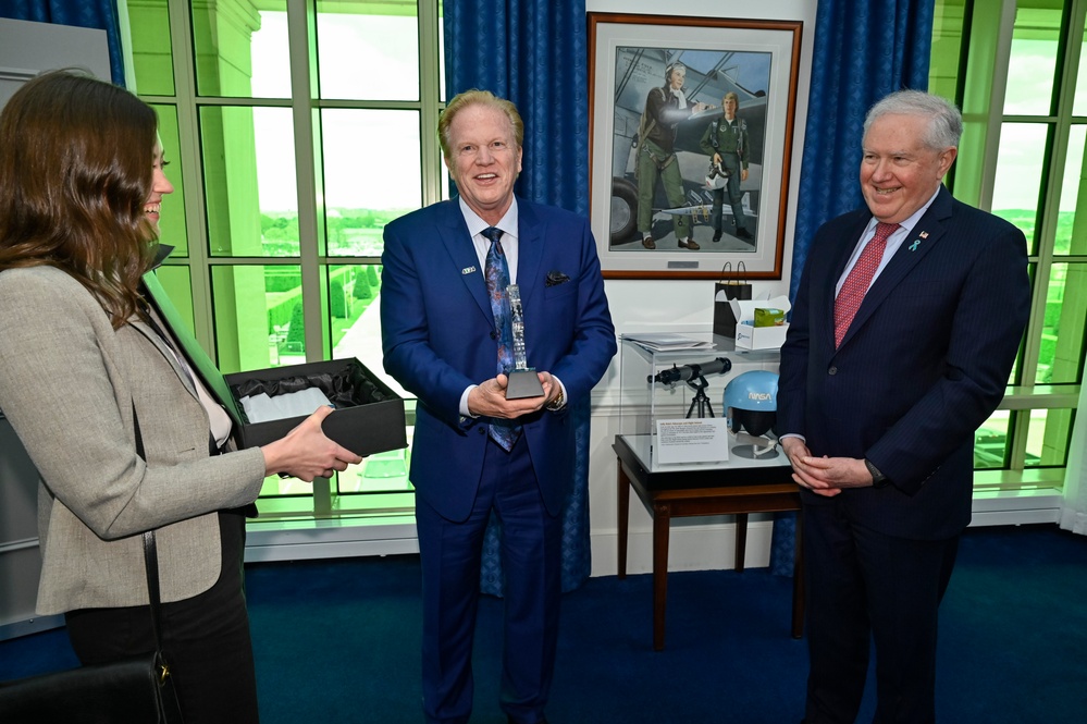 SecAF Kendall receives Wash100 Award