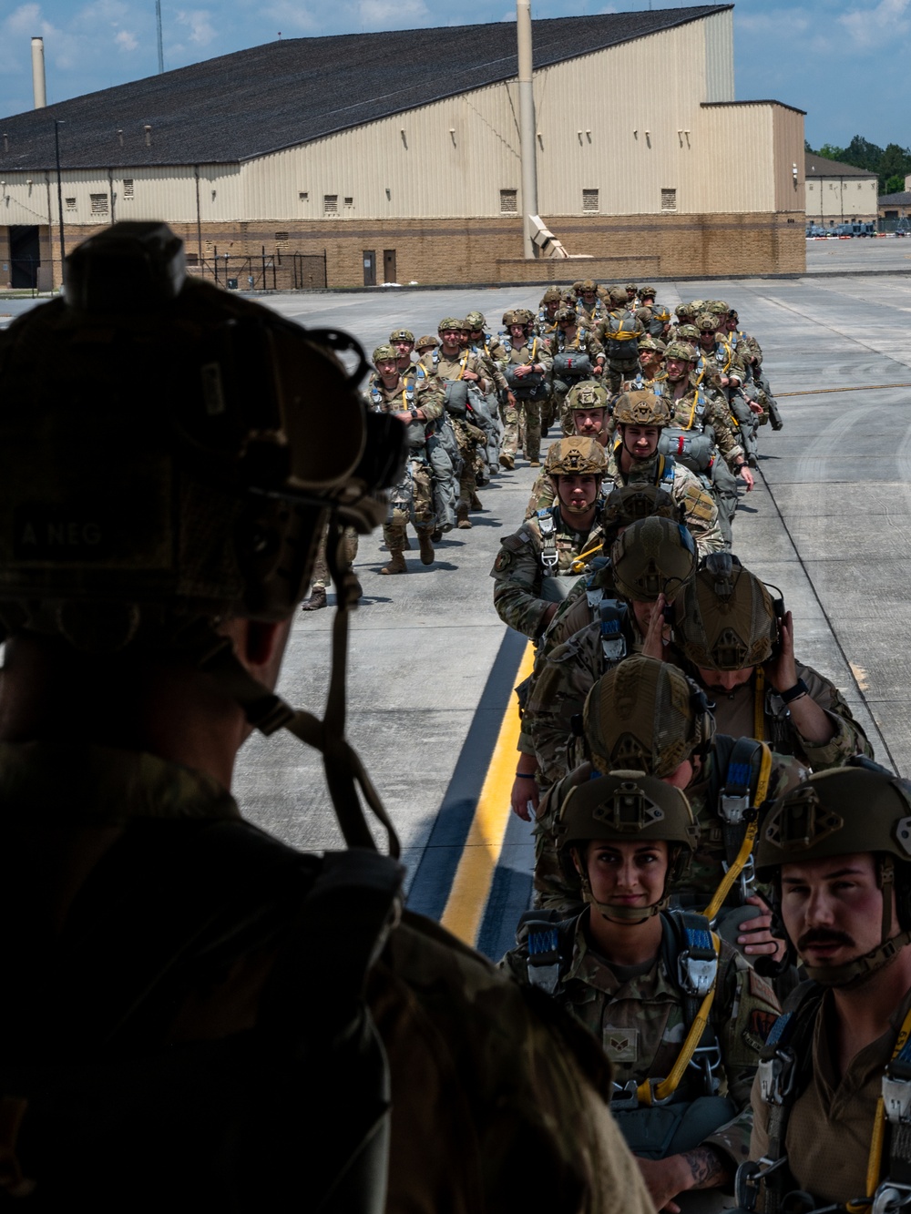 39th Rescue Squadron facilitates static line jumps