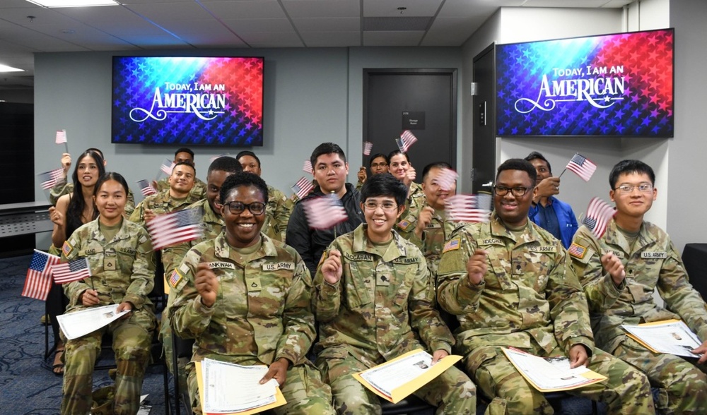18 Soldiers receive citizenship