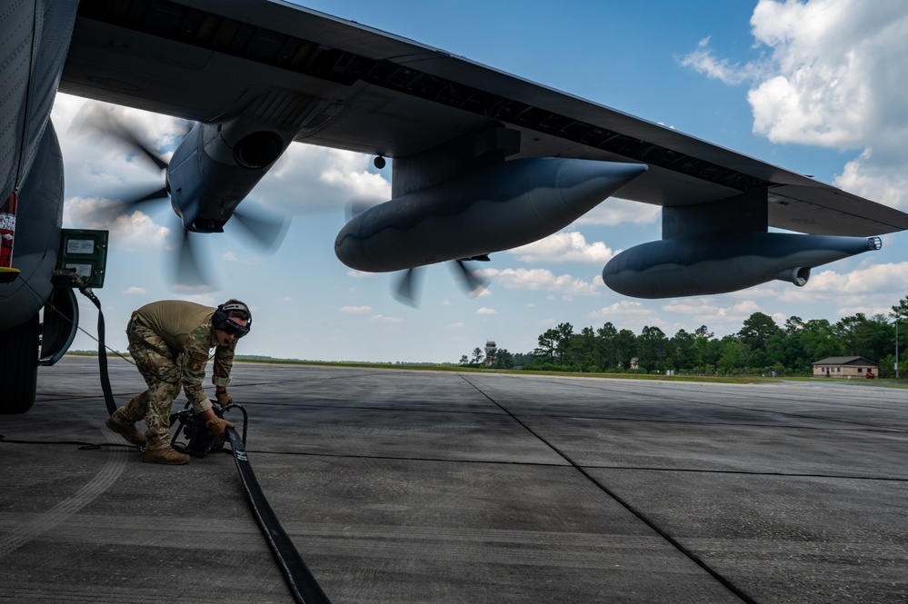 39th Rescue Squadron conducts forward arming and refueling point training