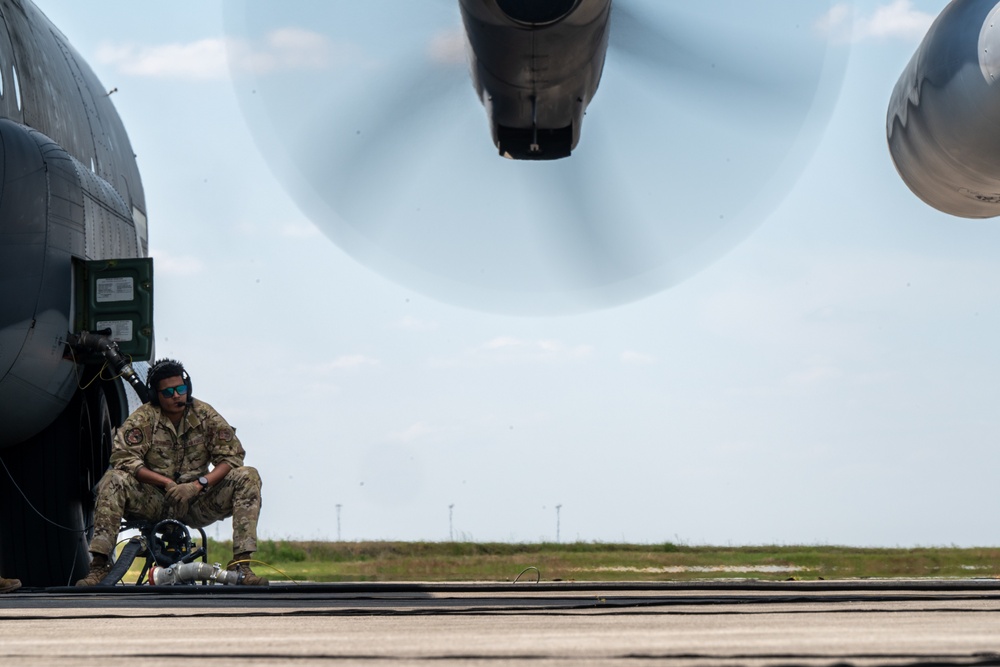 39th Rescue Squadron conducts forward arming and refueling point training