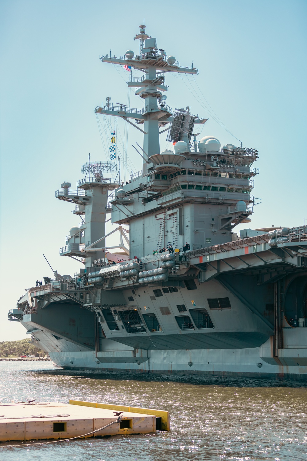 DVIDS - Images - USS George Washington (CVN 73) Pulls Into Naval Station  Mayport [Image 3 of 4]