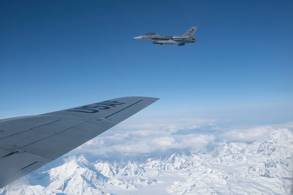 Eielson F-16s refuel during RED FLAG-Alaska 24-1