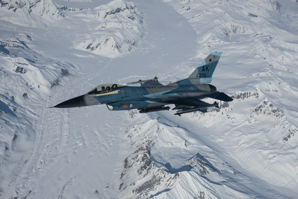 Eielson F-16s refuel during RED FLAG-Alaska 24-1