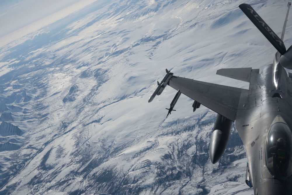 Eielson F-16s refuel during RED FLAG-Alaska 24-1