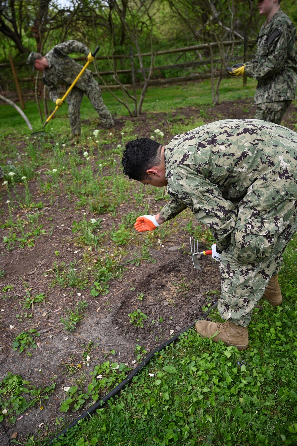 Midshipman Action Group Earth Day Greenbury Point Cleanup