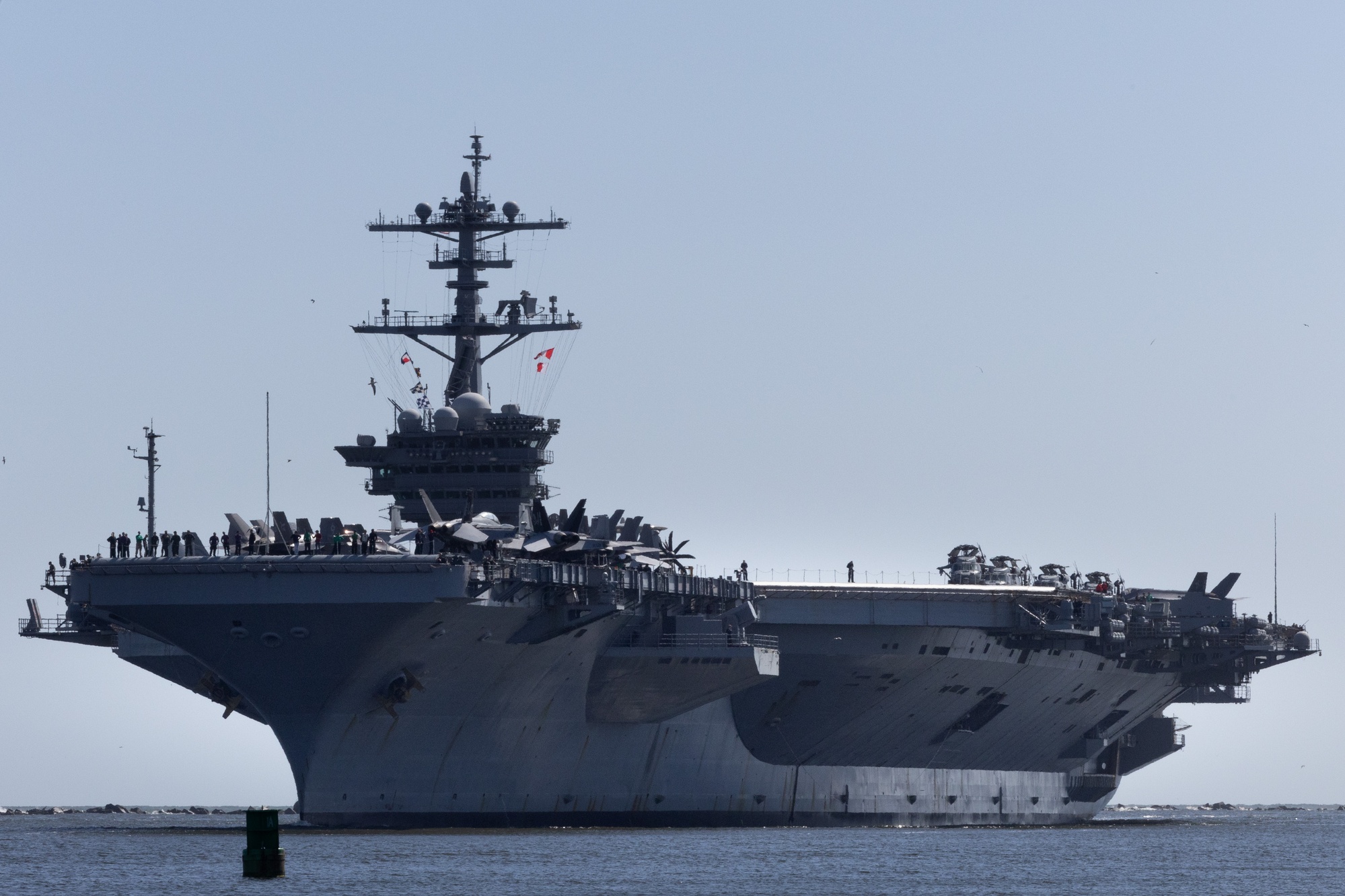 DVIDS - Images - USS George Washington (CVN 73) Pulls Into Naval