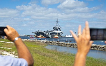 USS George Washington Arrives at Naval Station Mayport