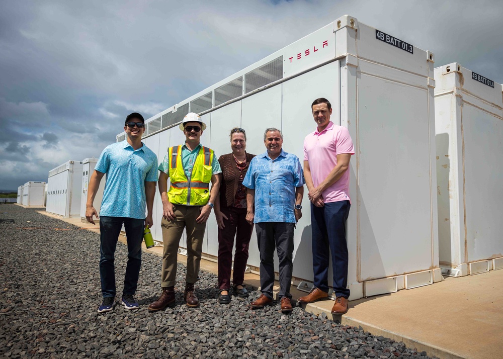 Principal Deputy and Chief of Staff to DASN (Energy) Visits Kupono Solar