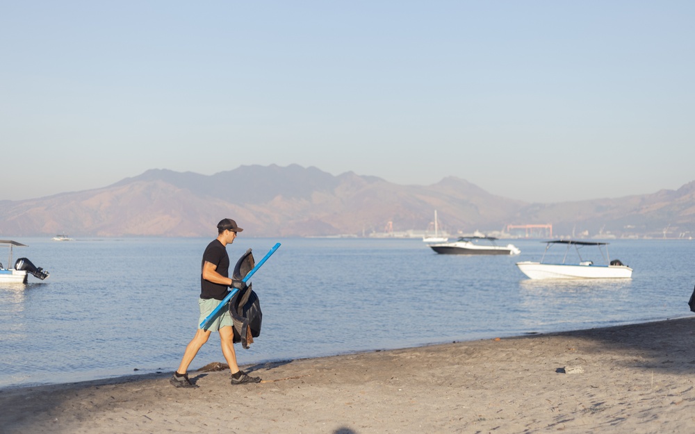 Balikatan 24: U.S. Marines, Sailors and Airmen Volunteer for Subic Bay Beach Clean-Up