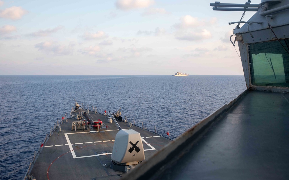 USS Russell (DDG 59) vertical replenishment with USNS Wally Schirra (T-AKE 8)