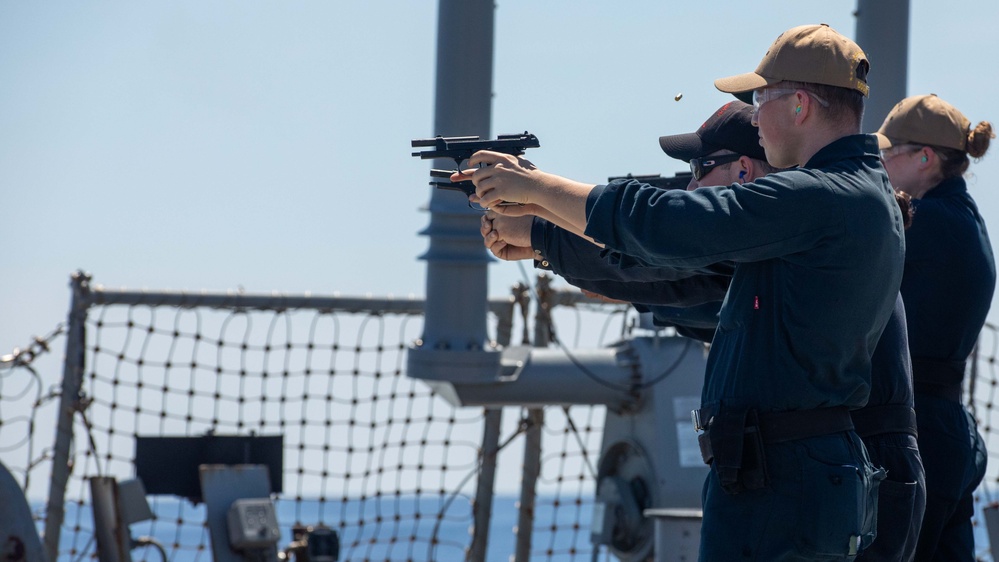 USS Russell (DDG 59) small arms qualifications