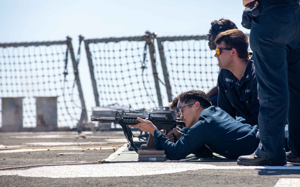 USS Russell (DDG 59) small arms qualifications