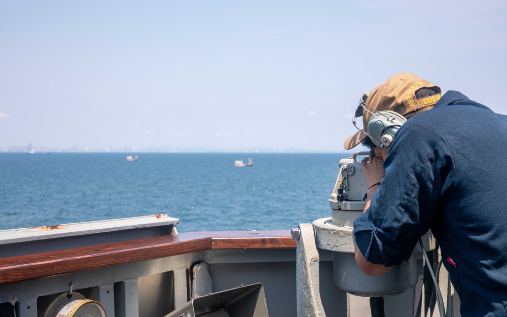 USS Russell (DDG 59) transits into Thailand