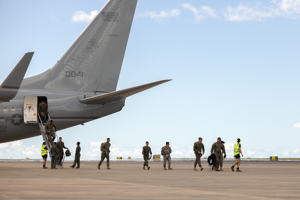 MRF-D 24.3: VMM-268 Marines arrive to Darwin via C-40A