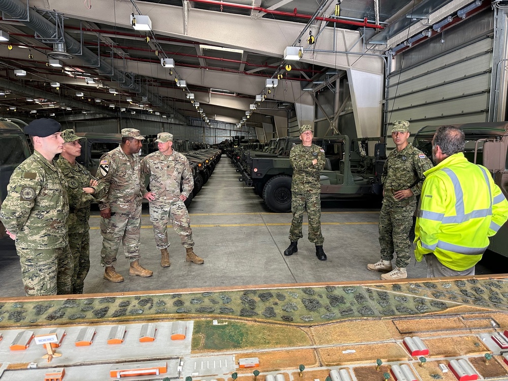 Croatian army conducts mil-to-mil APS-2 maintenance exchange with AFSBn-Africa in Italy