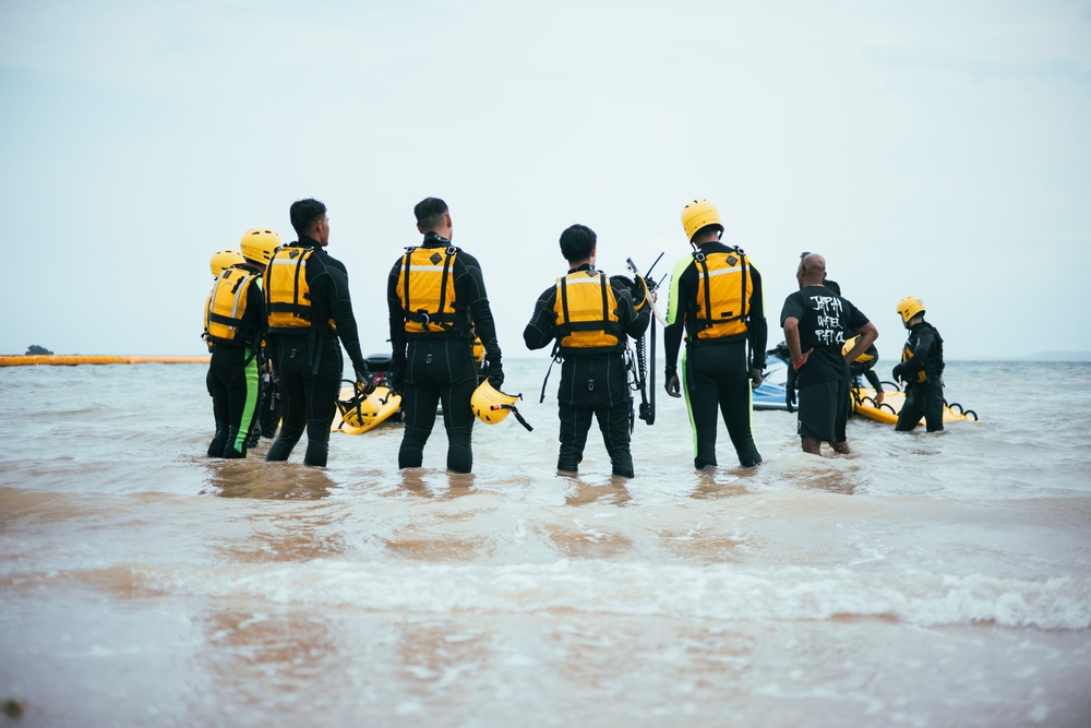 Firefighters enhance aquatic life-saving skills | Basic watercraft rescue operator course