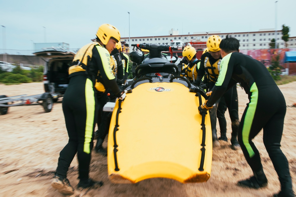 Firefighters enhance aquatic life-saving skills | Basic watercraft rescue operator course