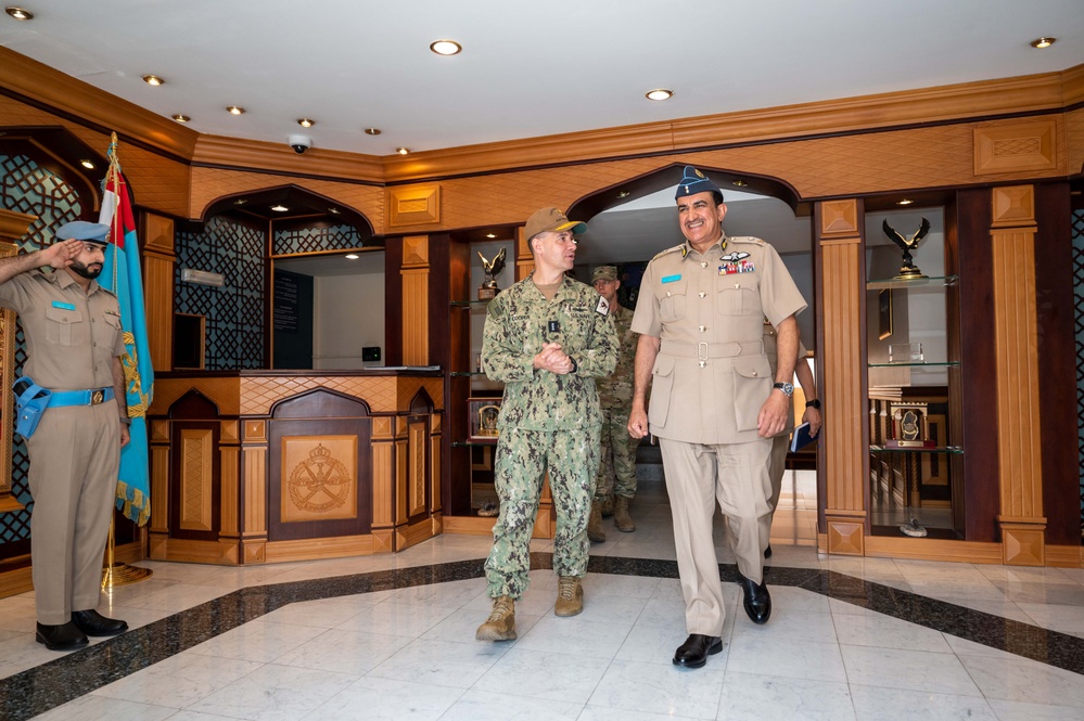 NAVCENT Commander Meets with Military Leaders in Oman