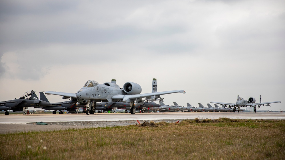 One team, one fight: The Green Knights fly with the Republic of Korea and U.S. Air Force