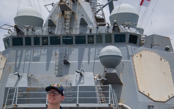 USS William P. Lawrence Sailors participate in line handling evolution
