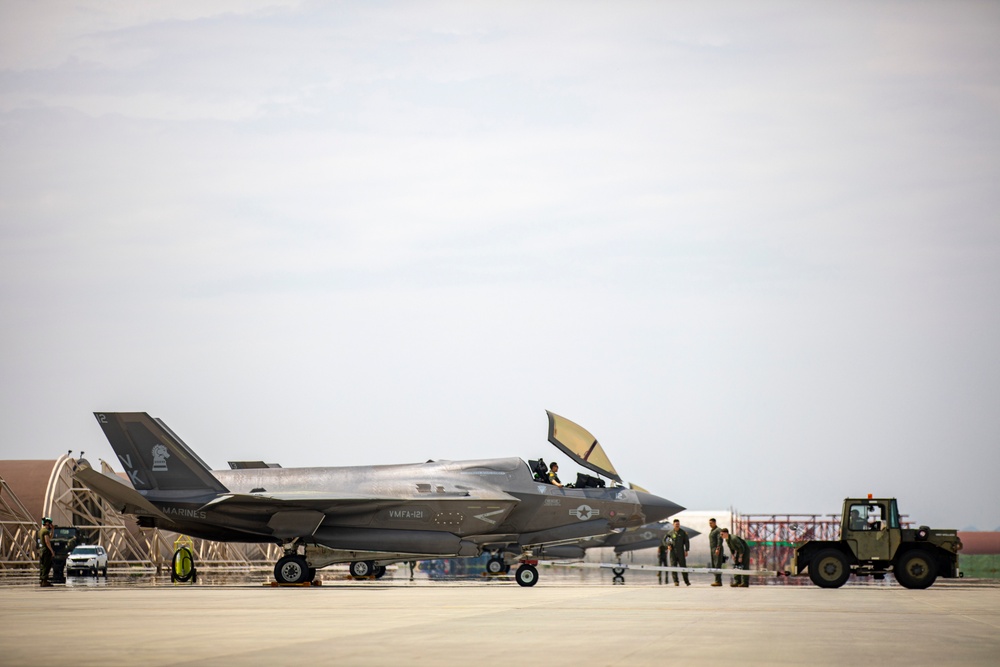 VMFA-121 conduct joint flight operations in South Korea