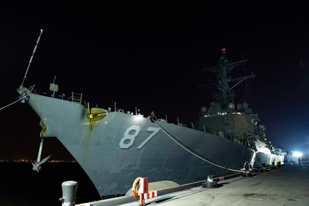 USS Mason Conducts Routine Operations in C5F Area of Operations