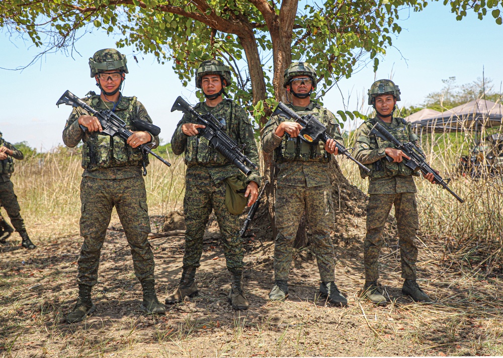 Balikatan 24: 2nd Battalion, 27th Infantry Regiment, 3rd Infantry Brigade Combat Team, 25th Infantry Division conducts team live fire operations with the Philippine Army 7th Infantry Division