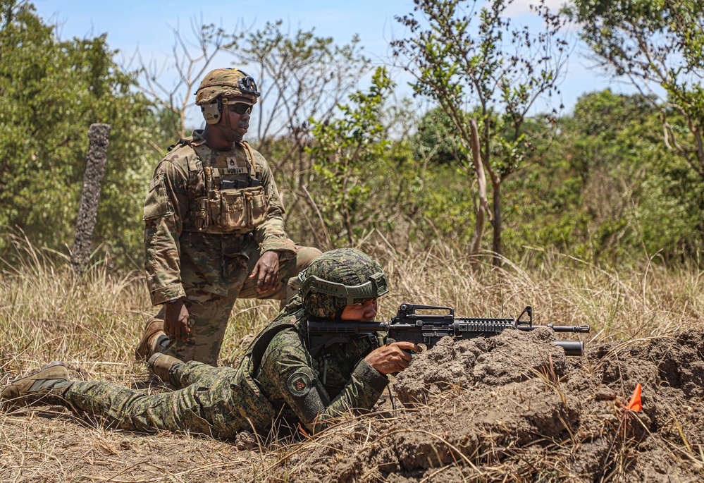 Balikatan 24: 2nd Battalion, 27th Infantry Regiment, 3rd Infantry Brigade Combat Team, 25th Infantry Division conducts team live fire operations with the Philippine Army 7th Infantry Division