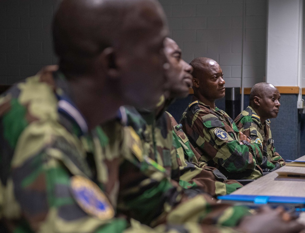 86th MXS, 435th CRSS hosts Senegal air force