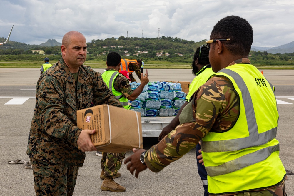 MRF-D 24.3 U.S. Marines, Sailors arrive in C-40A to Papua New Guinea for HADR exercise