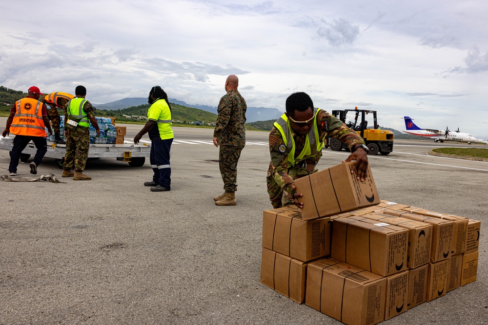 MRF-D 24.3 U.S. Marines, Sailors arrive in C-40A to Papua New Guinea for HADR exercise