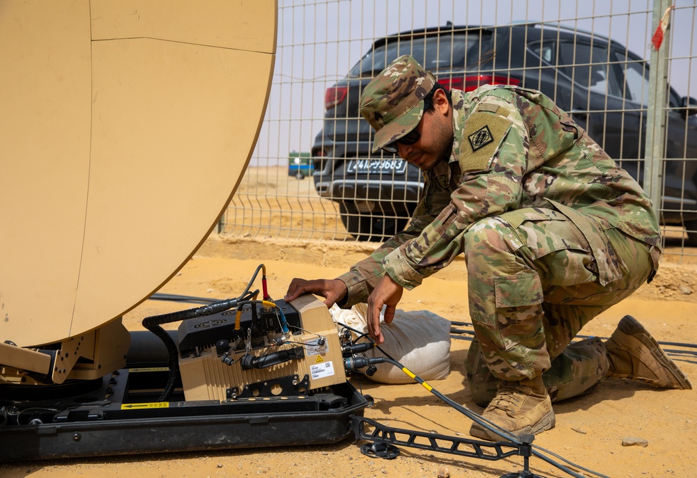 DVIDS - Images - 44th Signal Expeditionary Battalion Establishes ...