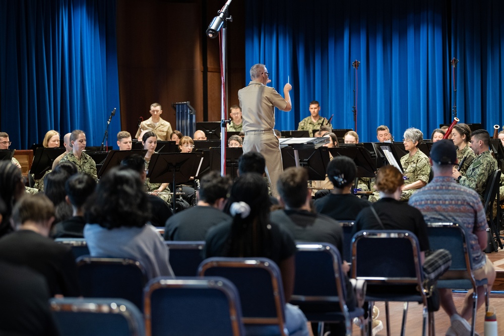 Students from Panther Creek High School visit U.S. Navy Band