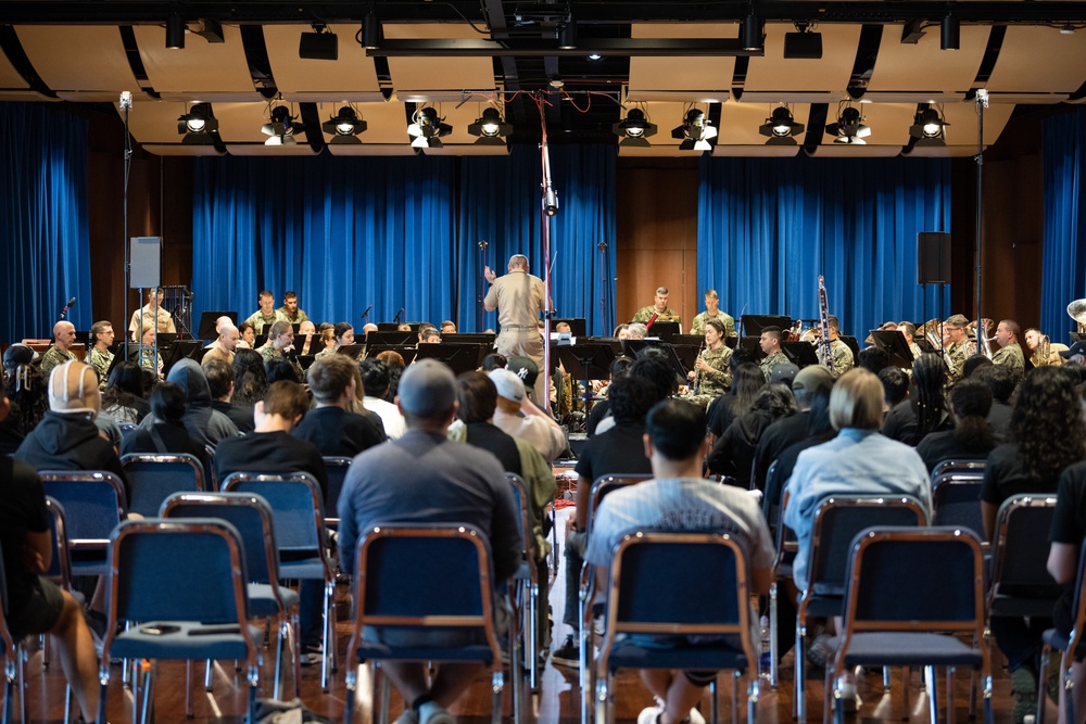 Students from Panther Creek High School visit U.S. Navy Band